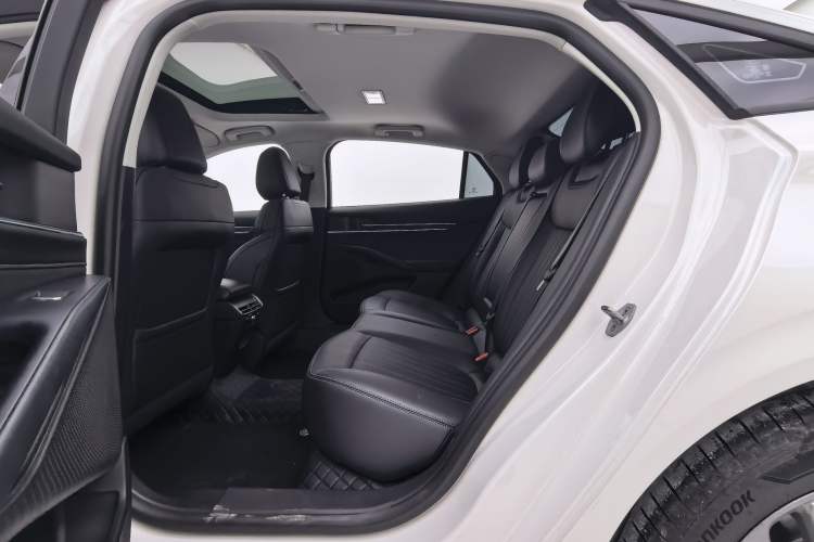 Used Ford Mondeo 2025 2.0T EcoBoost Luxury Version Interior 4