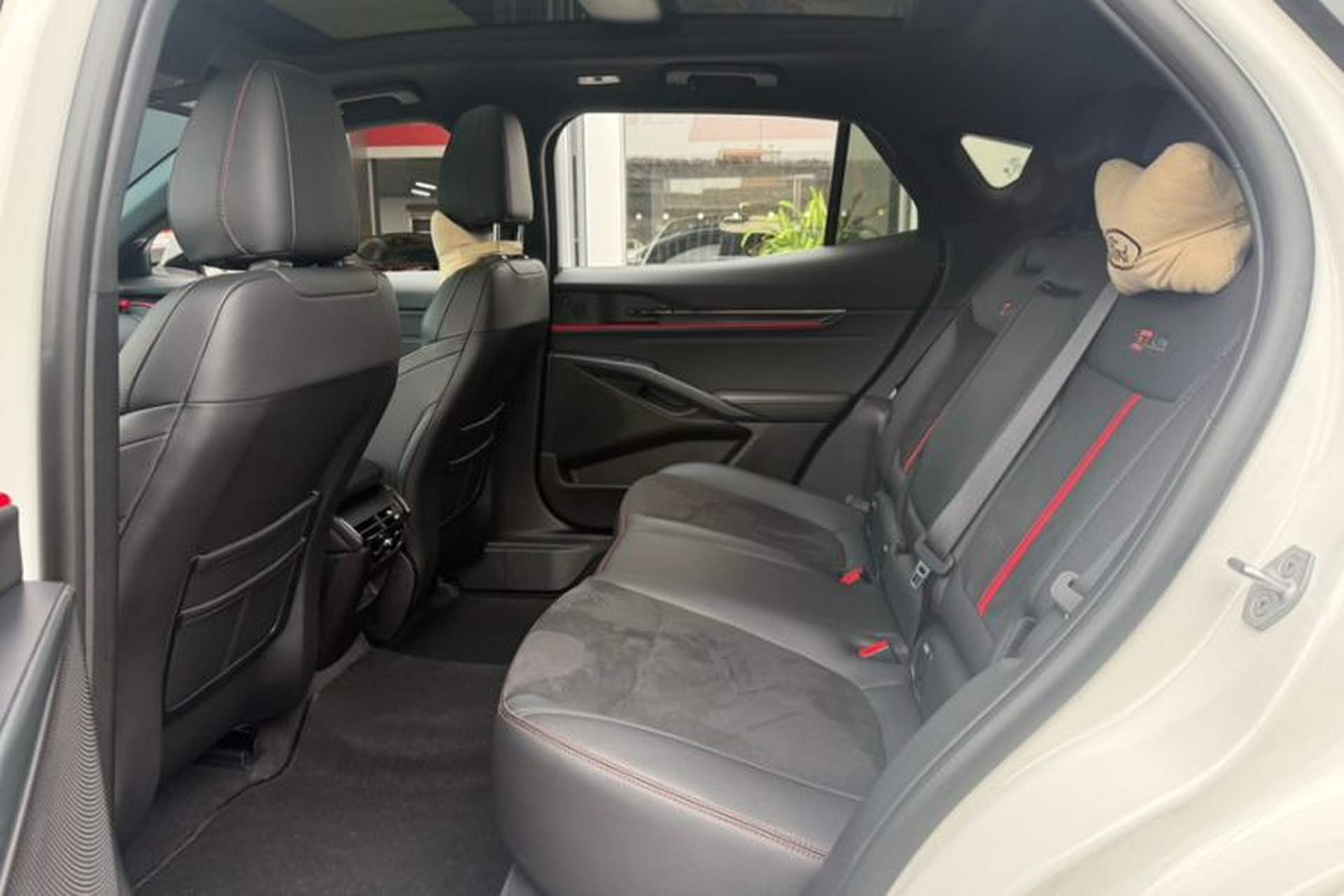 Used Ford Mondeo 2025 2.0T EcoBoost E Hybrid Sport Edition ST-Line Interior 5