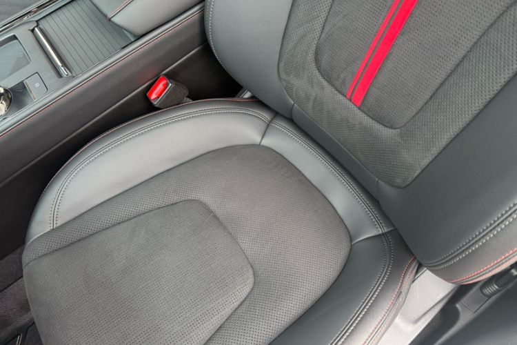 Used Ford Mondeo 2025 2.0T EcoBoost E Hybrid Sport Edition ST-Line Interior 8