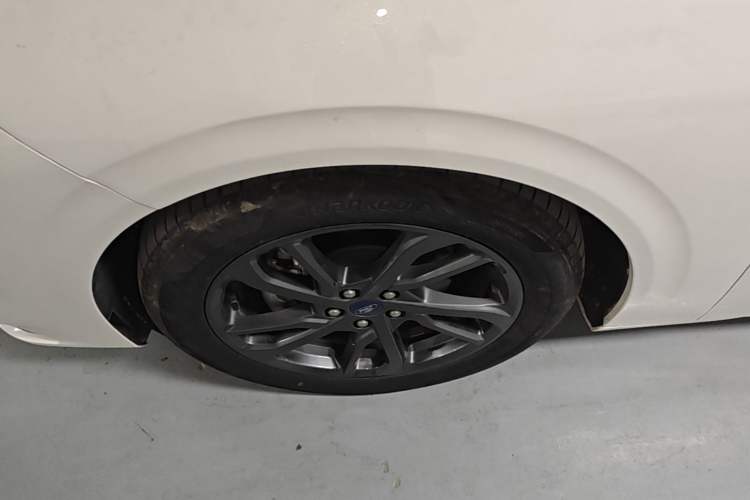 Used Ford Mondeo 2025 2.0T EcoBoost Luxury Version Left Front Wheel Hub