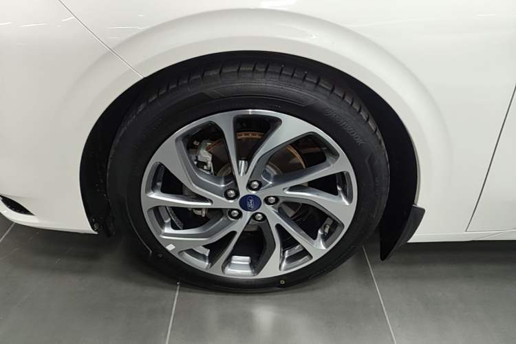 Used Ford Mondeo 2025 2.0T EcoBoost Ultimate Edition Left Front Wheel Hub