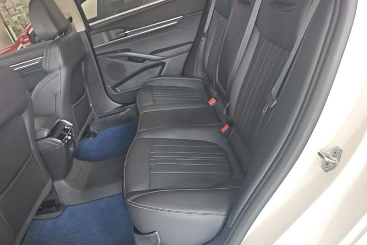 Used Ford Mondeo 2025 2.0T EcoBoost Luxury Version Left Rear Seat
