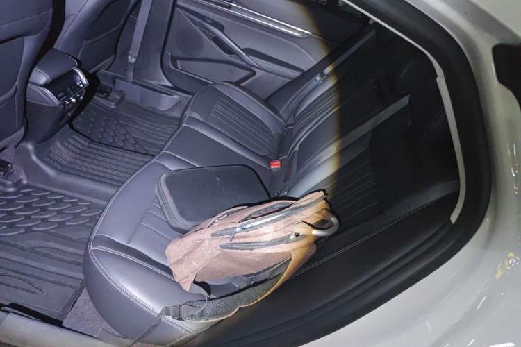 Used Ford Mondeo 2025 1.5T EcoBoost E Hybrid Luxury Edition Left Rear Seat