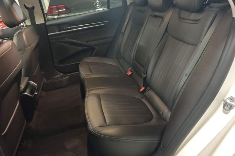 Used Ford Mondeo 2025 2.0T EcoBoost Luxury Version Left Rear Seat