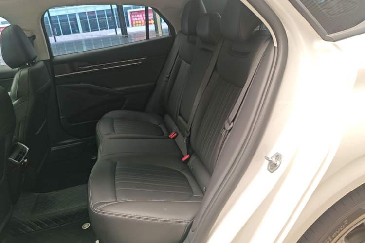 Used Ford Mondeo 2025 2.0T EcoBoost Luxury Version Left Rear Seat