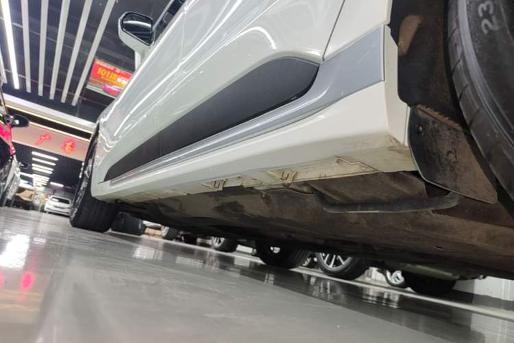 Used Ford Mondeo 2025 2.0T EcoBoost Luxury Version Left Side Sill