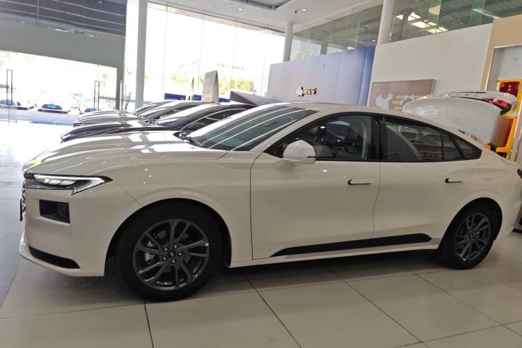 Used Ford Mondeo 2025 2.0T EcoBoost Luxury Version Left Side