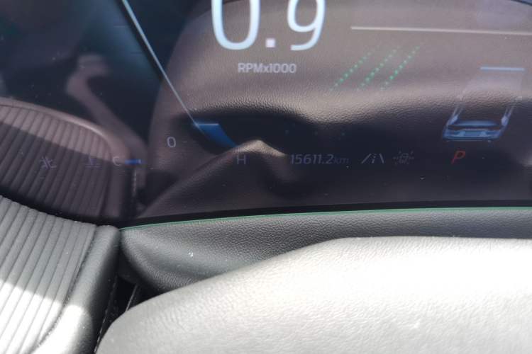 Used Ford Mondeo 2025 2.0T EcoBoost Luxury Version Odometer Close Up