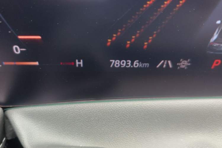 Used Ford Mondeo 2025 2.0T EcoBoost Luxury Version Odometer Close Up