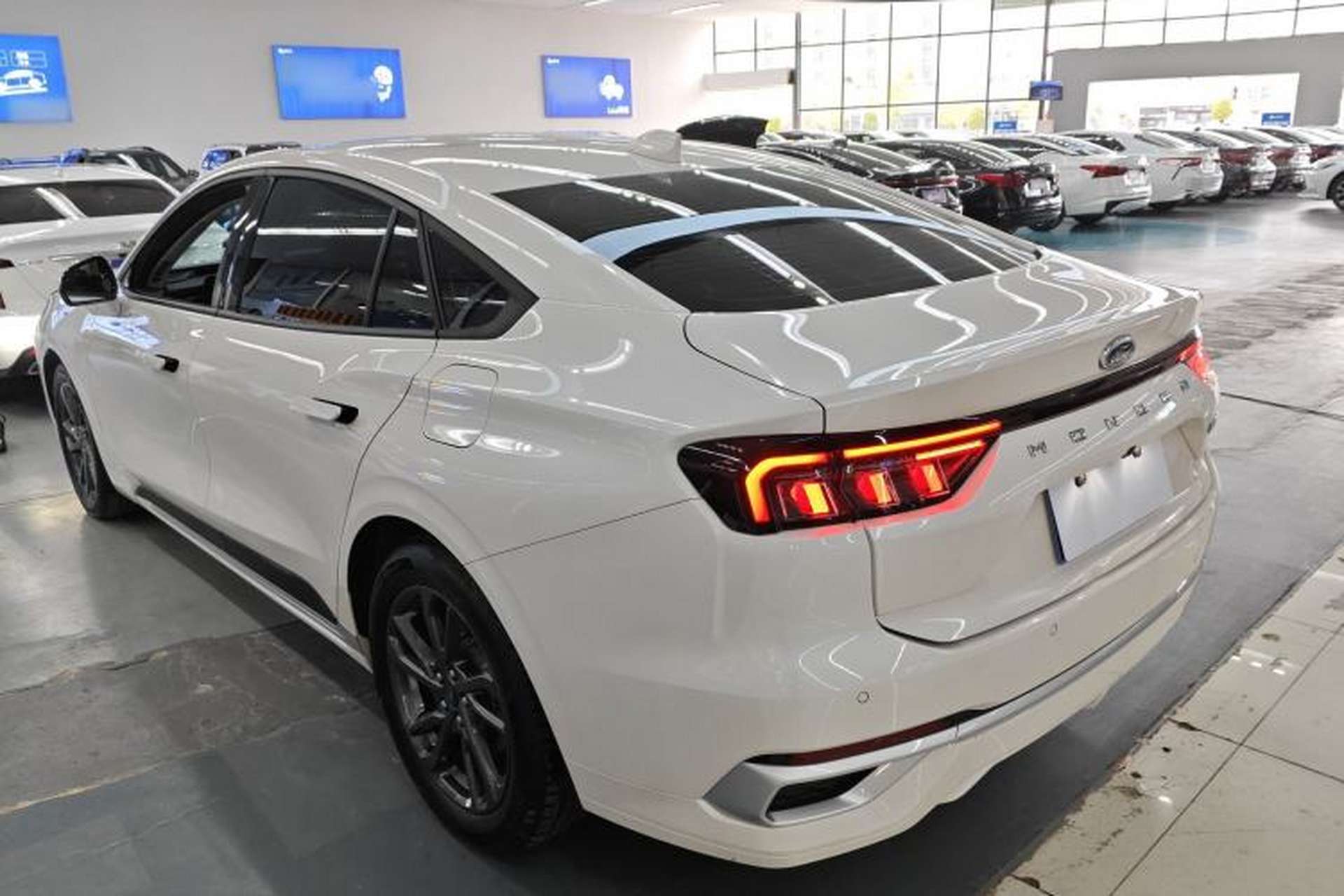 Used Ford Mondeo 2025 1.5T EcoBoost Luxury Version Rear Left 45 Deg