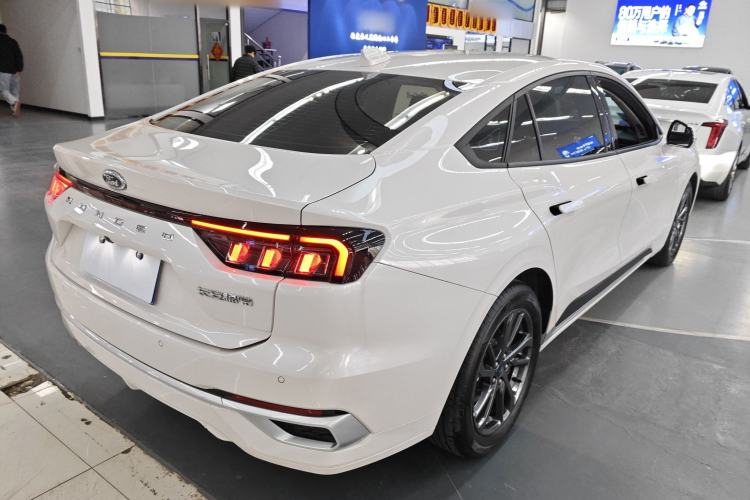 Used Ford Mondeo 2025 1.5T EcoBoost Luxury Version Rear Right 45 Deg