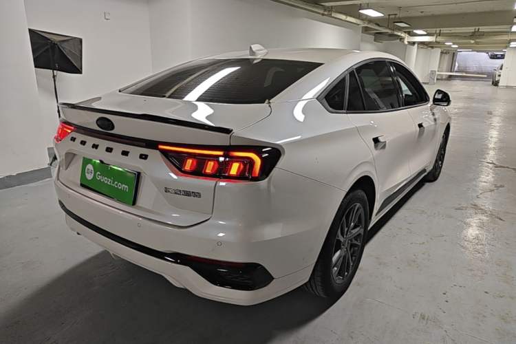 Used Ford Mondeo 2025 2.0T EcoBoost Luxury Version Rear Right 45 Deg
