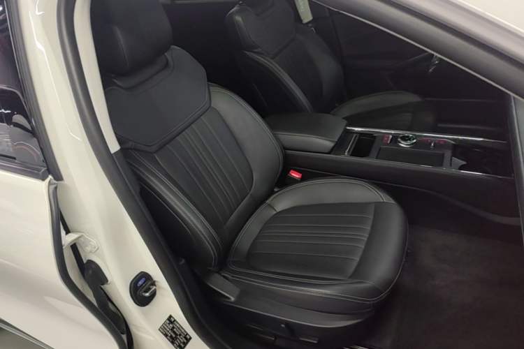 Used Ford Mondeo 2025 2.0T EcoBoost Luxury Version Right Front Seat