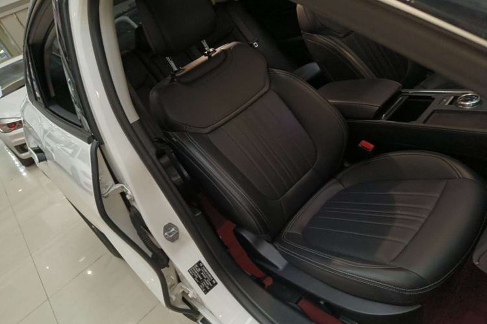 Used Ford Mondeo 2025 2.0T EcoBoost Luxury Version Right Front Seat