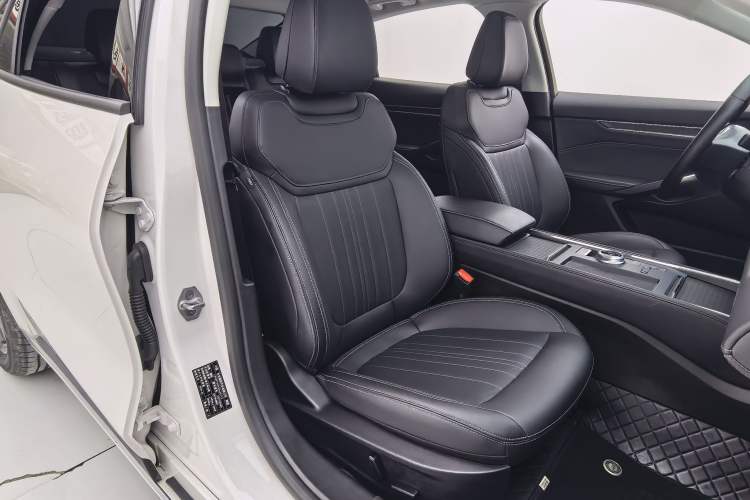 Used Ford Mondeo 2025 2.0T EcoBoost Luxury Version Right Front Seat