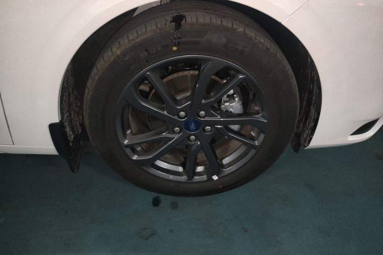 Used Ford Mondeo 2025 1.5T EcoBoost Luxury Version Right Front Wheel Hub