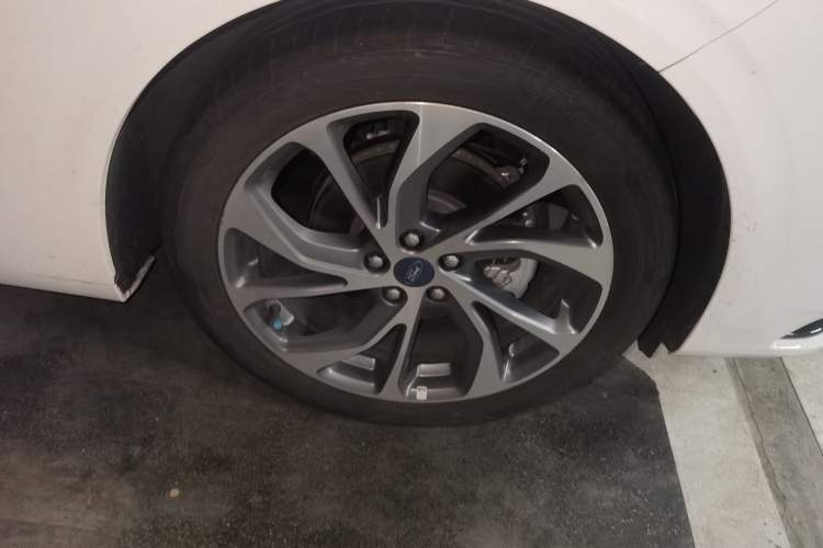 Used Ford Mondeo 2025 2.0T EcoBoost Ultimate Edition Right Front Wheel Hub