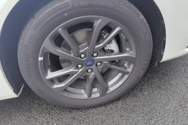 Used Ford Mondeo 2025 2.0T EcoBoost Luxury Version Right Front Wheel Hub