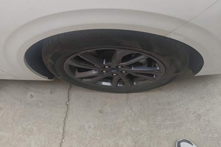 Used Ford Mondeo 2025 2.0T EcoBoost Luxury Version Right Front Wheel Hub