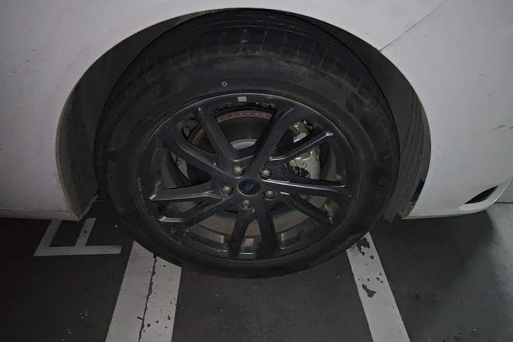 Used Ford Mondeo 2025 2.0T EcoBoost Luxury Version Right Front Wheel Hub