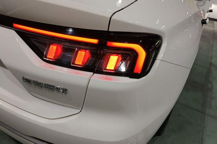 Used Ford Mondeo 2025 1.5T EcoBoost Comfort Version Right Rear Taillight
