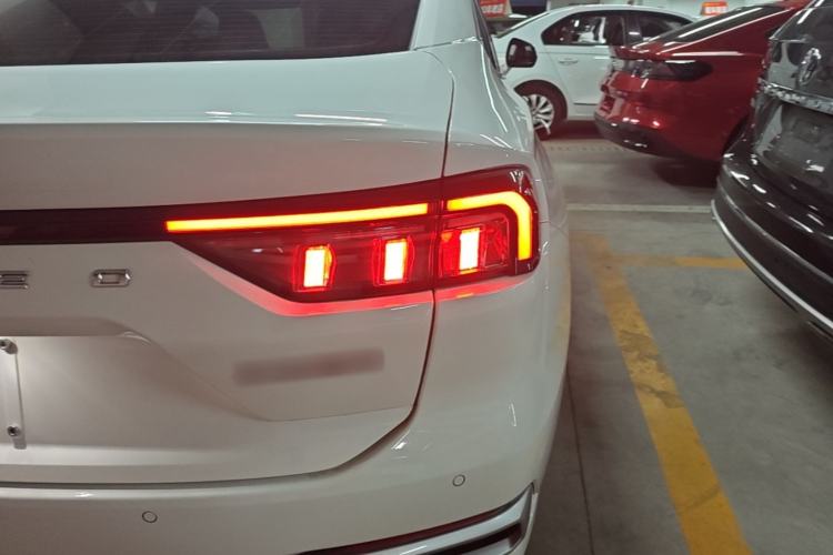 Used Ford Mondeo 2025 2.0T EcoBoost Luxury Version Right Rear Taillight