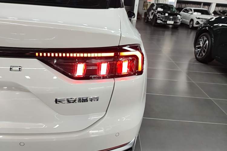 Used Ford Mondeo 2025 2.0T EcoBoost Ultimate Edition Right Rear Taillight