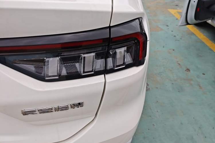 Used Ford Mondeo 2025 1.5T EcoBoost Comfort Version Right Rear Taillight