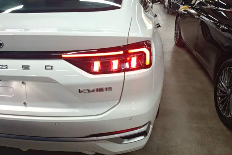 Used Ford Mondeo 2025 2.0T EcoBoost Luxury Version Right Rear Taillight