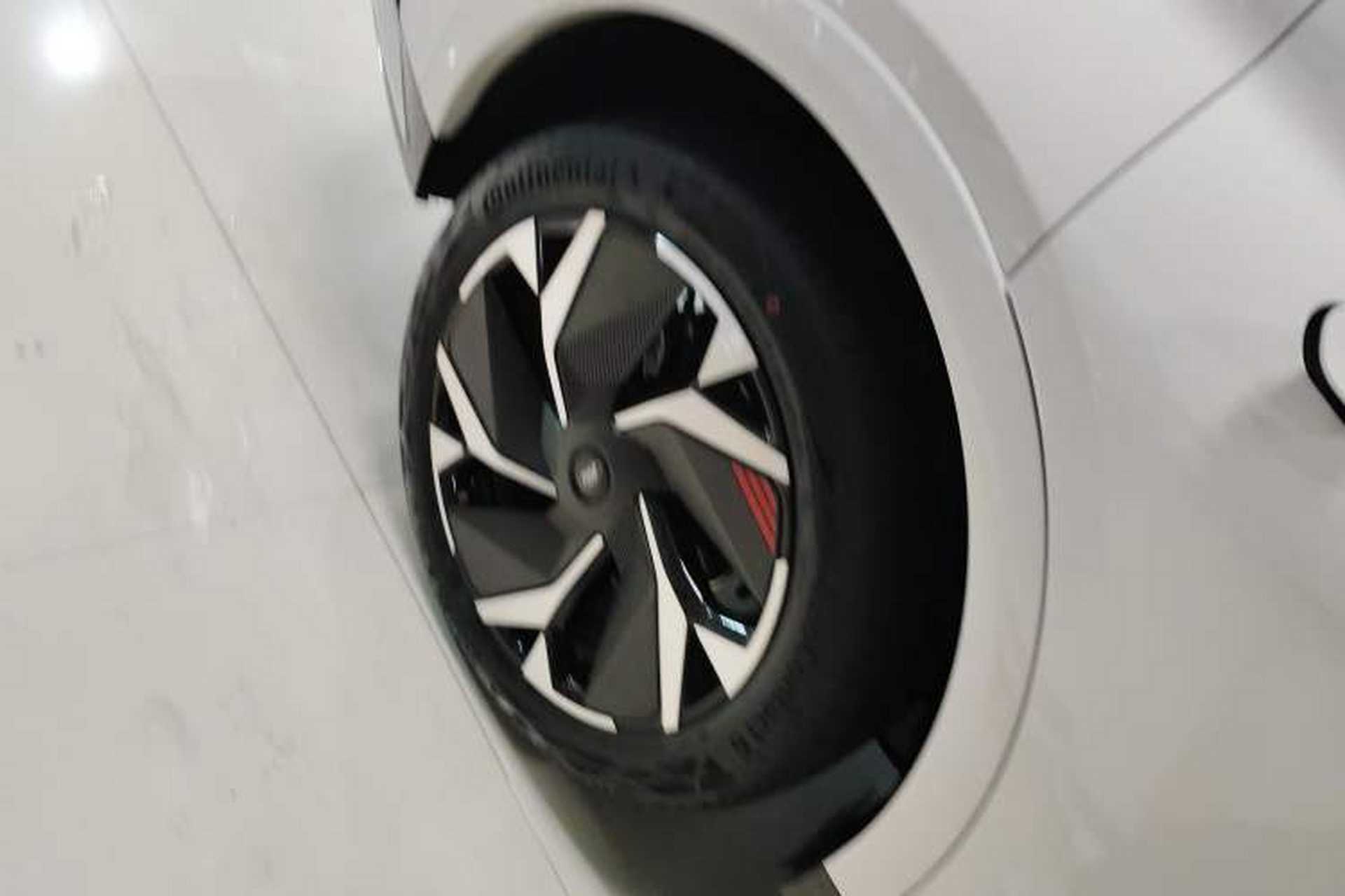 Used Ford Mondeo 2025 2.0T EcoBoost E Hybrid Sport Edition ST-Line Right Rear Wheel Hub