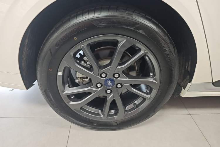 Used Ford Mondeo 2025 2.0T EcoBoost Luxury Version Right Rear Wheel Hub