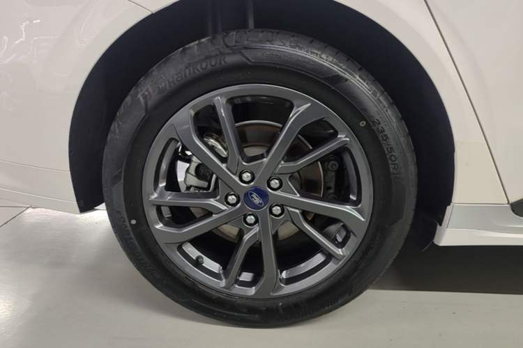 Used Ford Mondeo 2025 2.0T EcoBoost Luxury Version Right Rear Wheel Hub