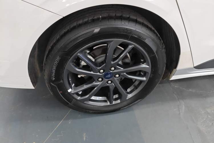 Used Ford Mondeo 2025 1.5T EcoBoost Luxury Version Right Rear Wheel Hub