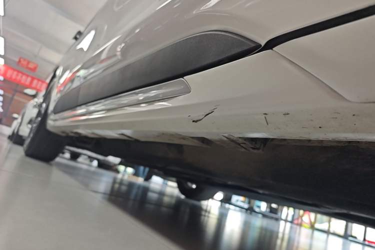 Used Ford Mondeo 2025 2.0T EcoBoost Luxury Version Right Side Sill