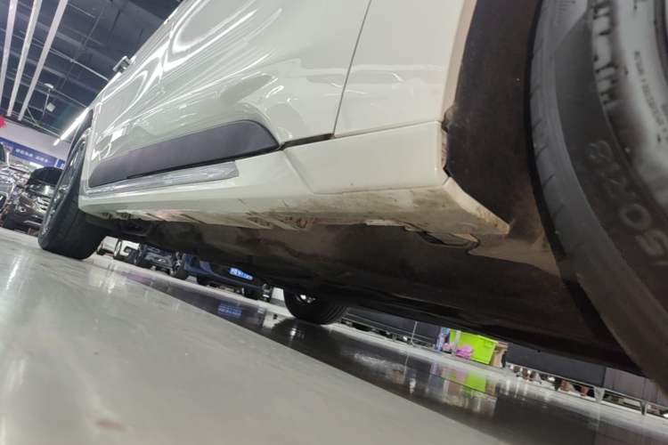 Used Ford Mondeo 2025 2.0T EcoBoost Luxury Version Right Side Sill