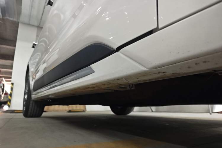 Used Ford Mondeo 2025 2.0T EcoBoost Luxury Version Right Side Sill
