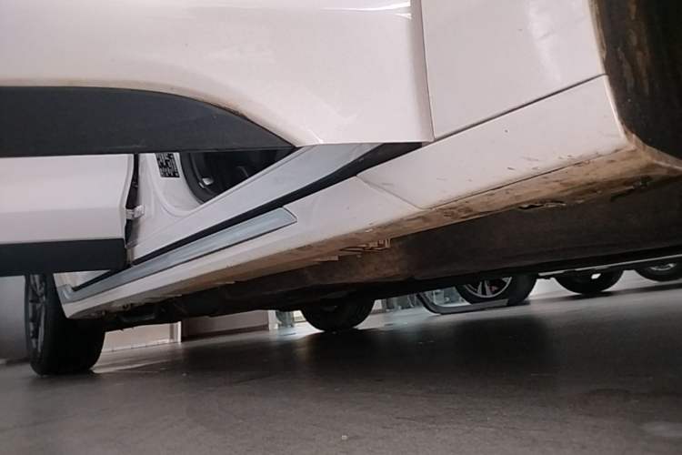 Used Ford Mondeo 2025 2.0T EcoBoost Luxury Version Right Side Sill