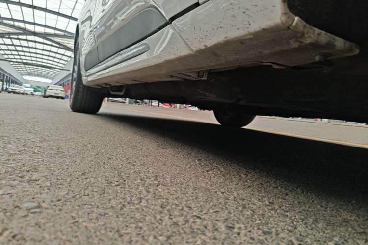 Used Ford Mondeo 2025 2.0T EcoBoost Luxury Version Right Side Sill