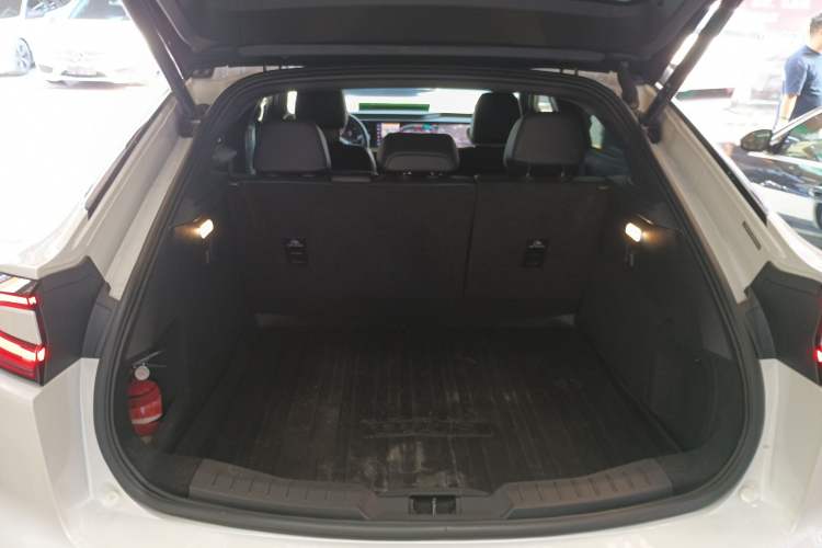 Used Ford Mondeo 2025 2.0T EcoBoost E Hybrid Sport Edition Trunk