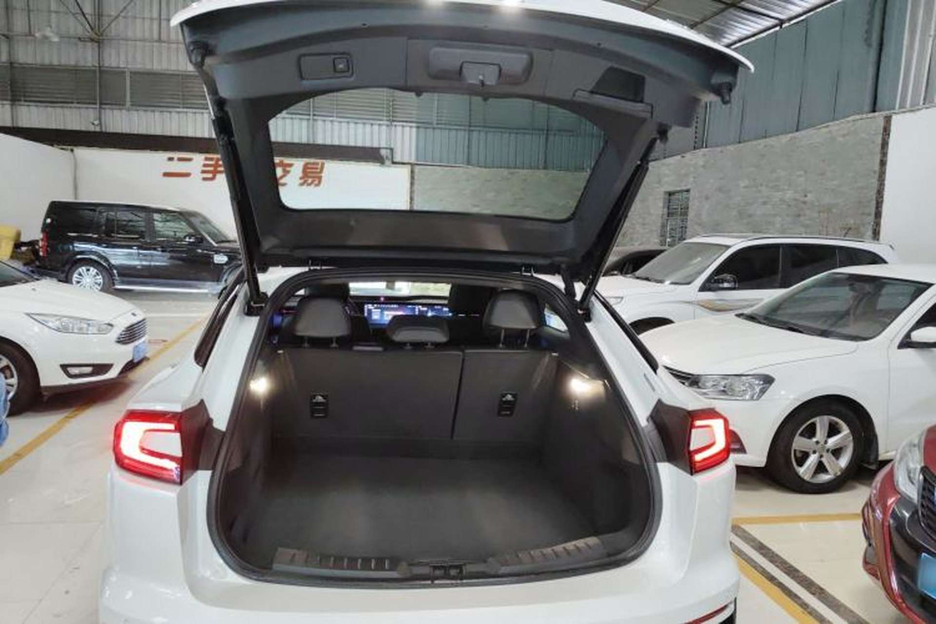 Used Ford Mondeo 2025 2.0T EcoBoost E Hybrid Sport Edition ST-Line Trunk