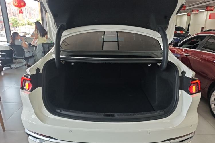 Used Ford Mondeo 2025 2.0T EcoBoost Luxury Version Trunk