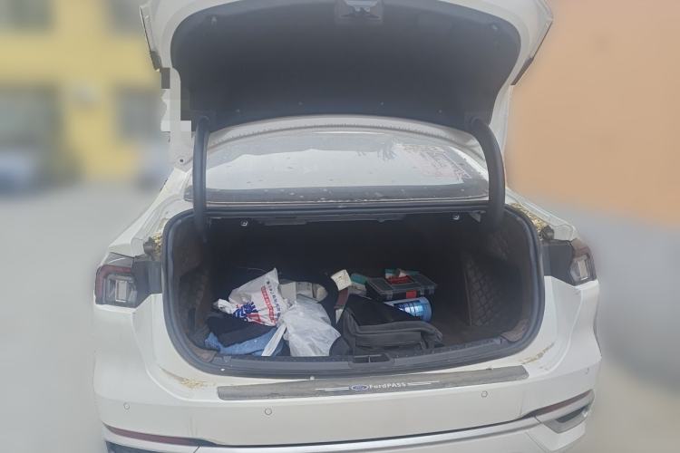 Used Ford Mondeo 2025 2.0T EcoBoost Luxury Version Trunk
