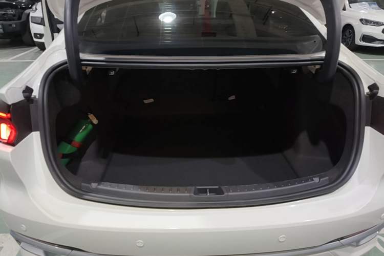 Used Ford Mondeo 2025 1.5T EcoBoost Comfort Version Trunk