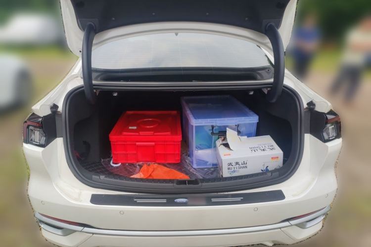 Used Ford Mondeo 2025 2.0T EcoBoost Luxury Version Trunk