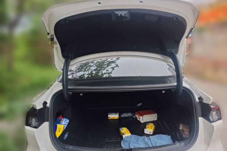 Used Ford Mondeo 2025 2.0T EcoBoost Luxury Version Trunk