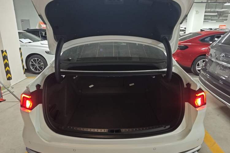 Used Ford Mondeo 2025 2.0T EcoBoost Luxury Version Trunk