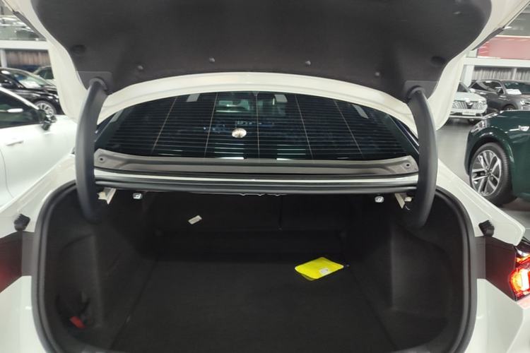 Used Ford Mondeo 2025 2.0T EcoBoost Ultimate Edition Trunk