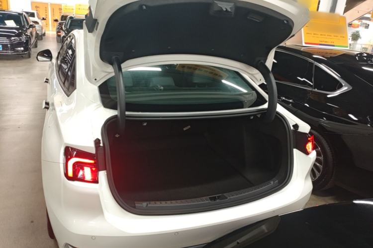 Used Ford Mondeo 2025 2.0T EcoBoost Luxury Version Trunk
