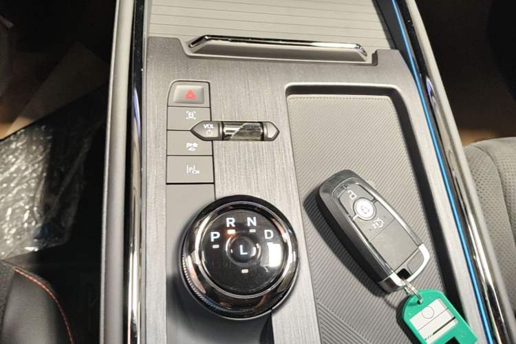 Used Ford Mondeo 2025 2.0T EcoBoost E Hybrid Sport Edition ST-Line Gear Lever