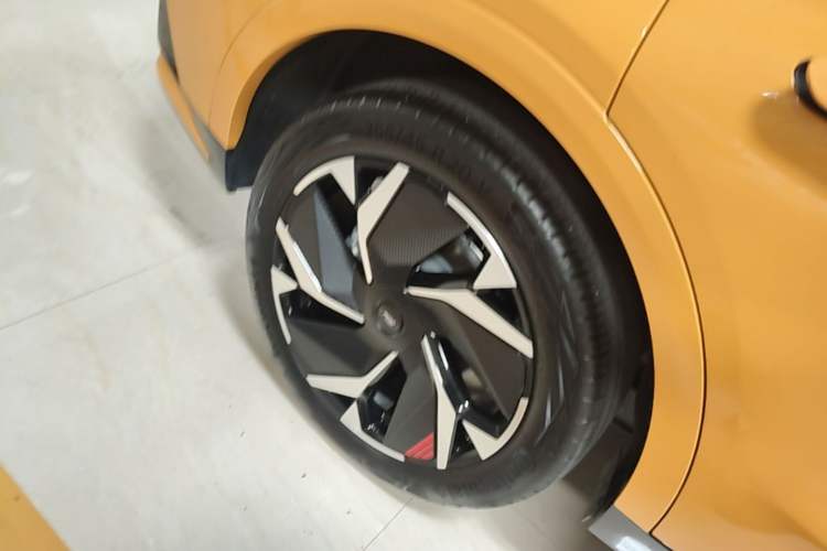 Used Ford Mondeo 2025 2.0T EcoBoost E Hybrid Sport Edition ST-Line Right Rear Wheel Hub